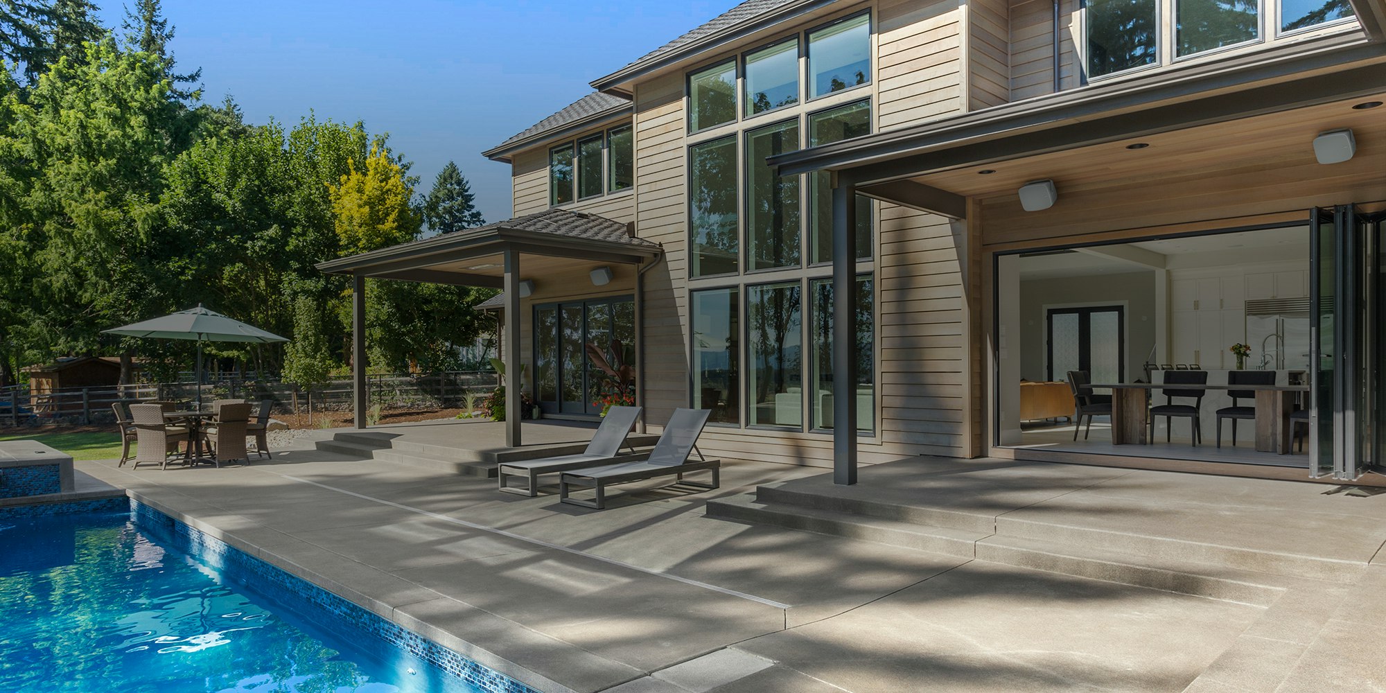 Klipsch RSM 800 in Big Outdoor Living Area with Pool and Dining overlay 2000x1000